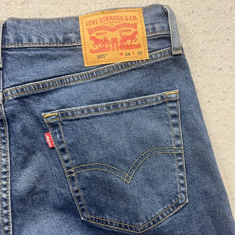 Levis 505 Regular Fit Straight Leg Mens Jeans 34x30 Medium Wash Blue Stretch NEW